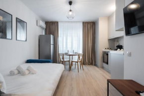 High-end Studio with Panoramic View, Parking & Pool
